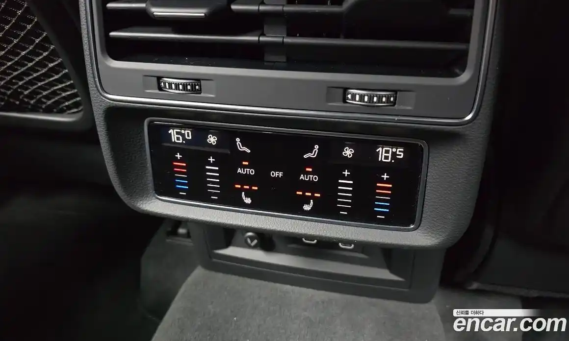 Audi Q8 2023 3.0 Автомат в Москве № 162352, фото 1