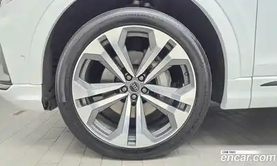 Audi Q8 2023 3.0 Автомат в Москве № 162352, миниатюра 8