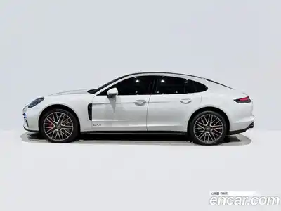 Porsche Panamera, 2022