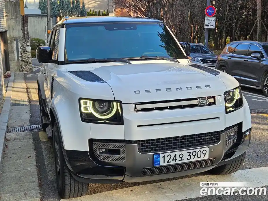 Land Rover Defender 2023 2.0 Автомат в Москве № 166732, фото 3