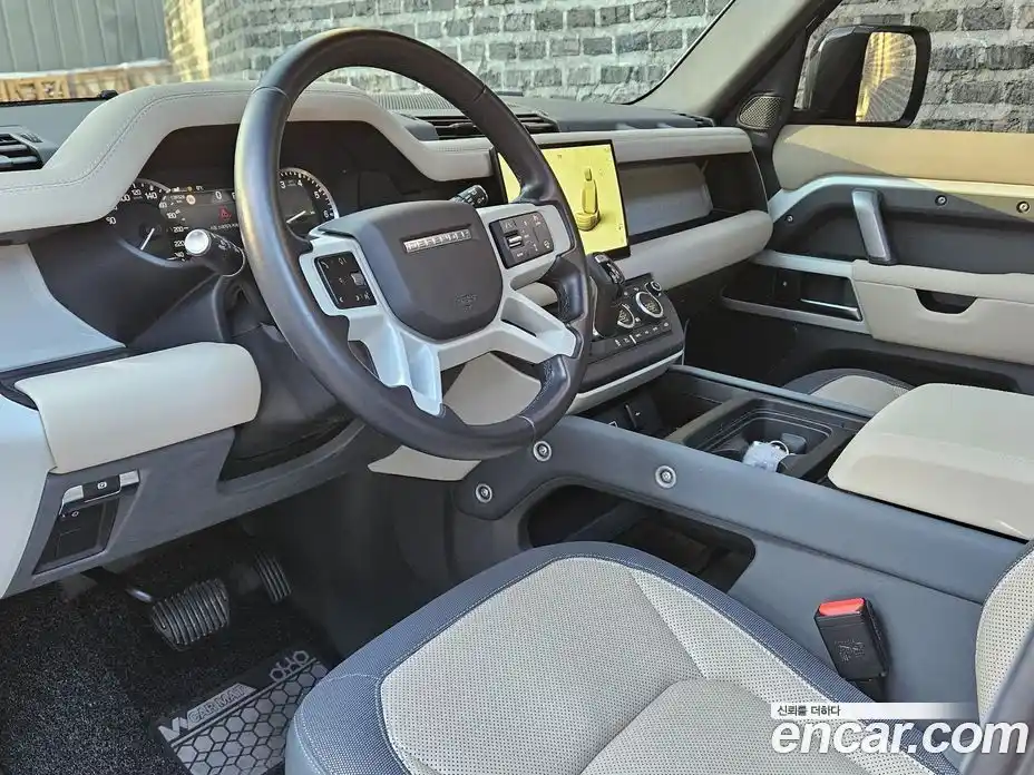 Land Rover Defender 2023 2.0 Автомат в Москве № 166732, фото 7