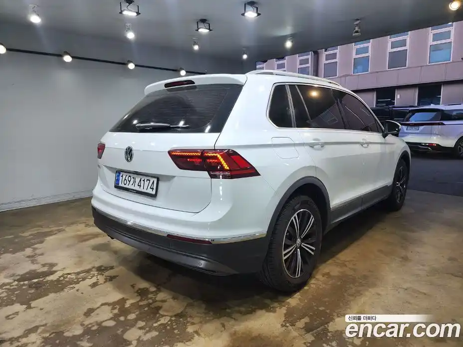 Volkswagen Tiguan 2020 2.0 Автомат в Москве № 168734, фото 4