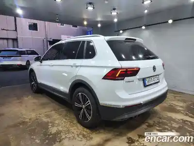 Volkswagen Tiguan 2020 2.0 Автомат в Москве № 168734, миниатюра 6