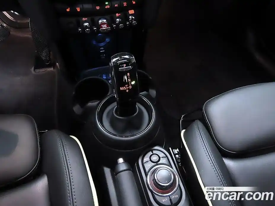 Mini Cooper 2022 1.5 Автомат в Москве № 182363, фото 14