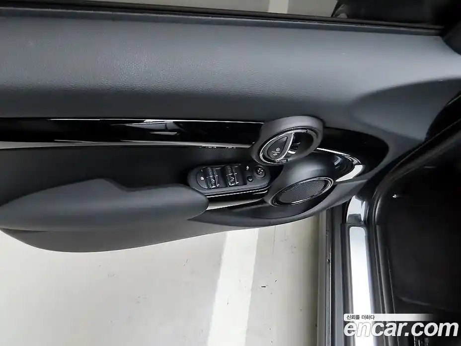 Mini Cooper 2022 1.5 Автомат в Москве № 182363, фото 17