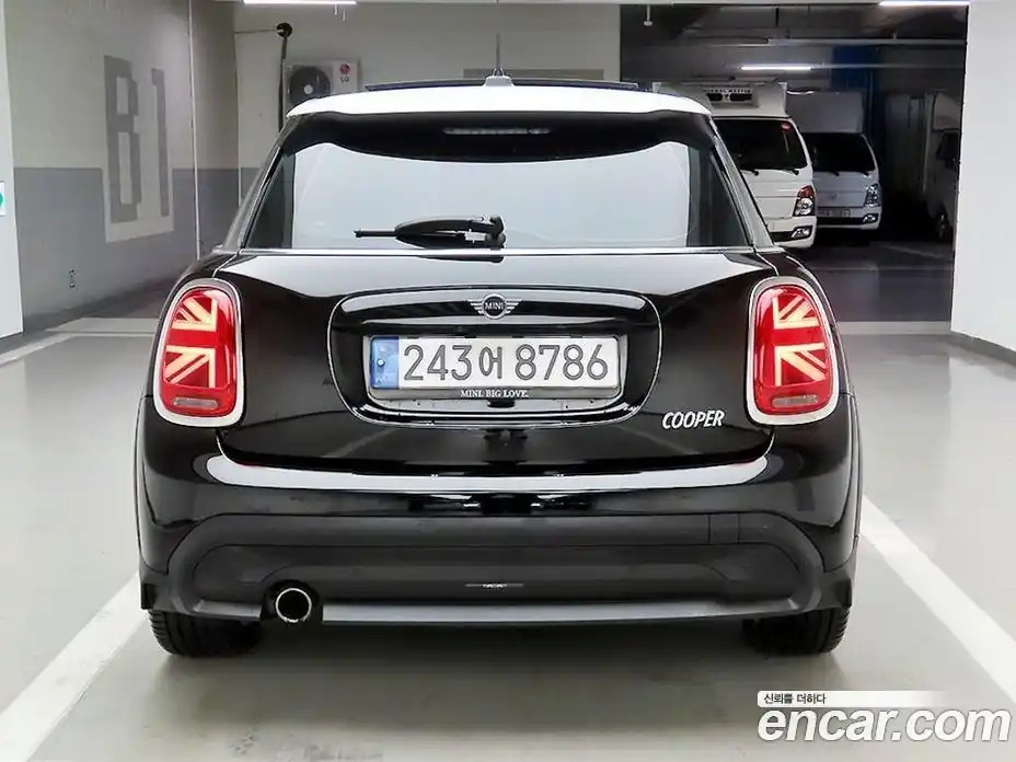 Mini Cooper 2022 1.5 Автомат в Москве № 182363, фото 3