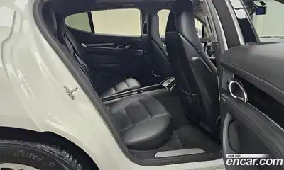 Porsche Panamera, 2012