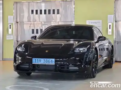 Porsche Taycan, 2022