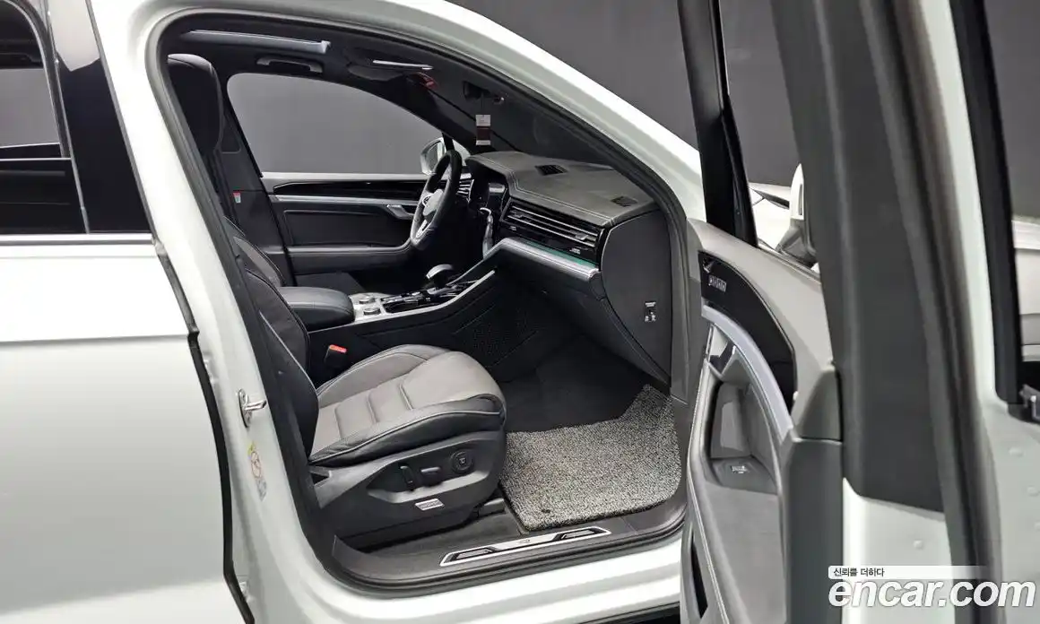 Volkswagen Touareg 2023 3.0 Автомат в Москве № 199050, фото 12