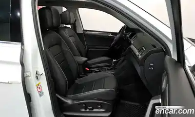 Volkswagen Tiguan 2022 2.0 Автомат в Москве № 199102, миниатюра 11