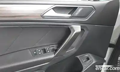 Volkswagen Tiguan 2022 2.0 Автомат в Москве № 199102, миниатюра 9