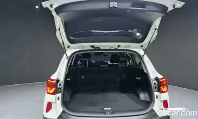 Kia Seltos 2023 1.6 Автомат в Москве № 21005, миниатюра 2