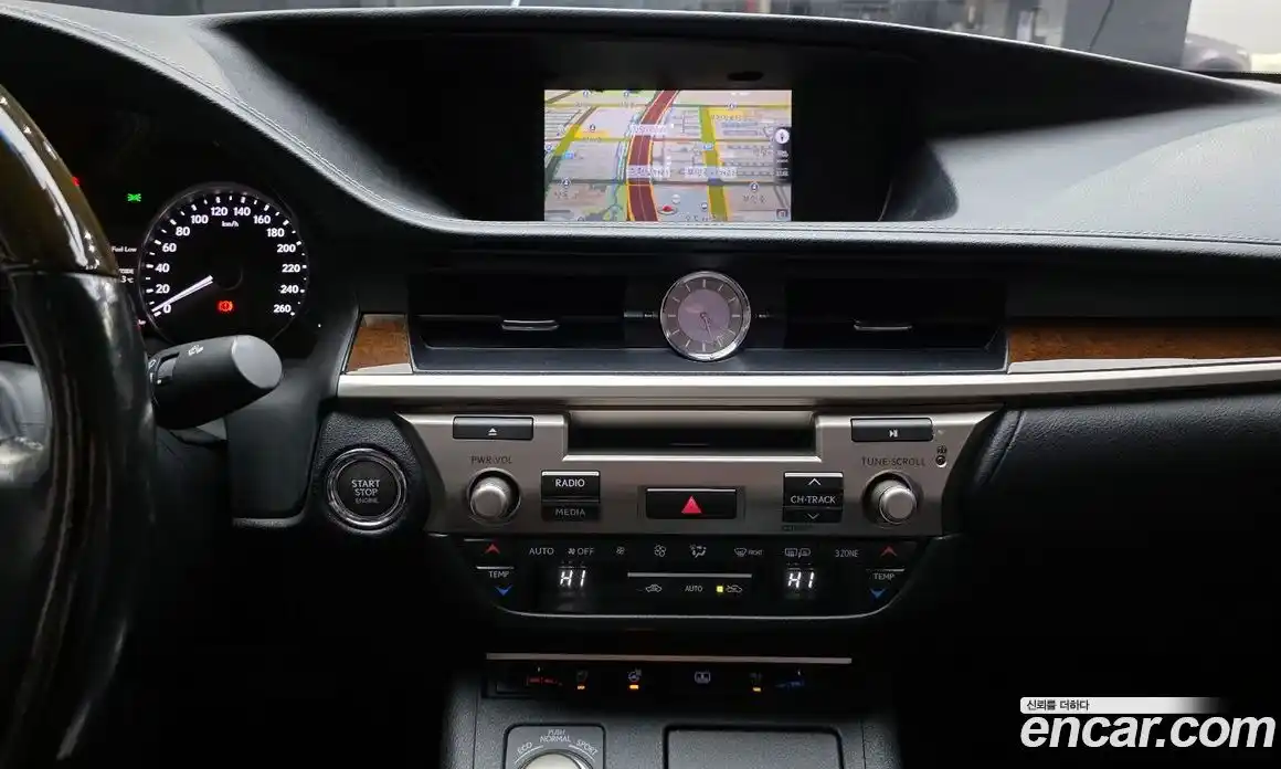 Lexus ES 2015 3.5 Автомат в Москве № 214666, фото 15