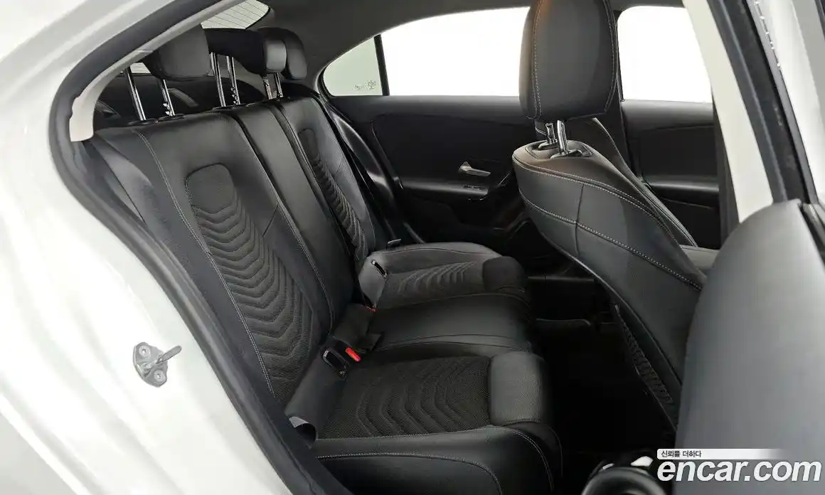 Mercedes-Benz A-Class 2020 2.0 Автомат в Москве № 220642, фото 12