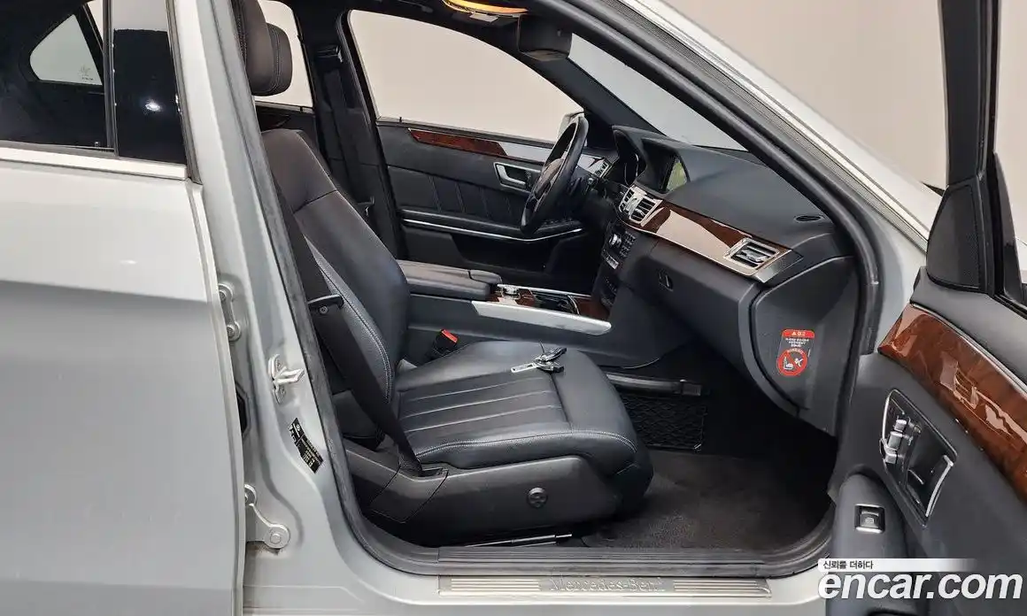 Mercedes-Benz E-Class 2014 3.5 Автомат в Москве № 229616, фото 3