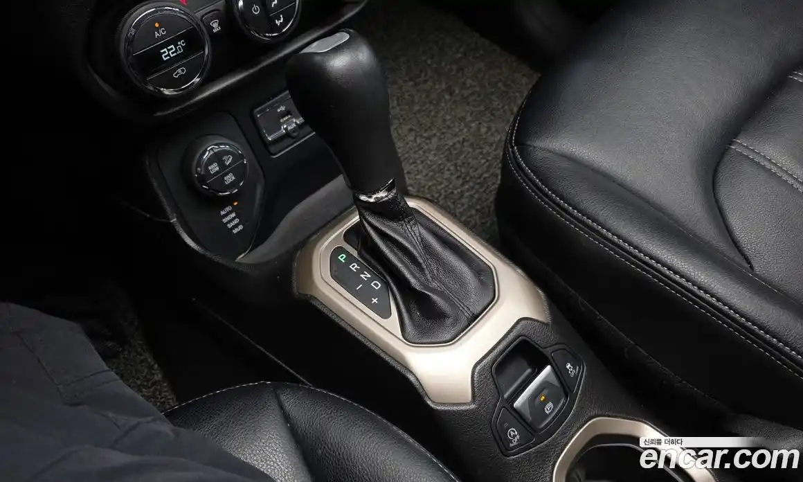 Jeep Renegade 2016 2.0 Автомат в Москве № 232530, фото 10