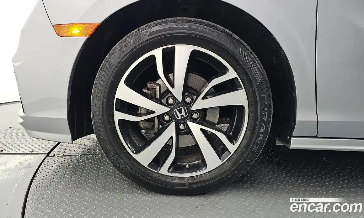 Honda Odyssey 2018 3.5 Автомат в Москве № 232890, фото 14