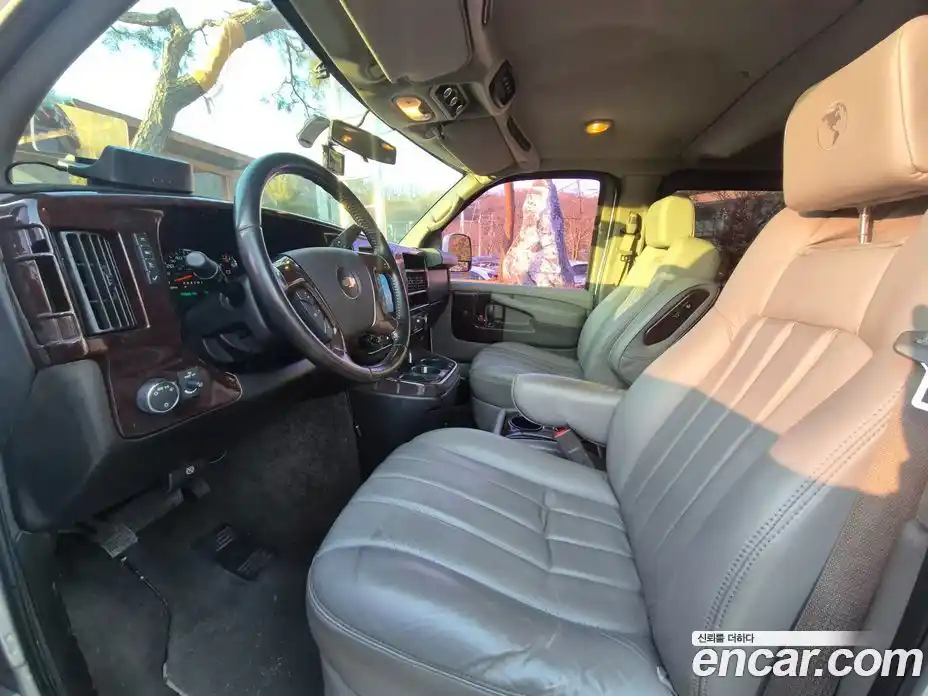 Chevrolet Express Van 2015 6.0 Автомат в Москве № 260703, фото 11