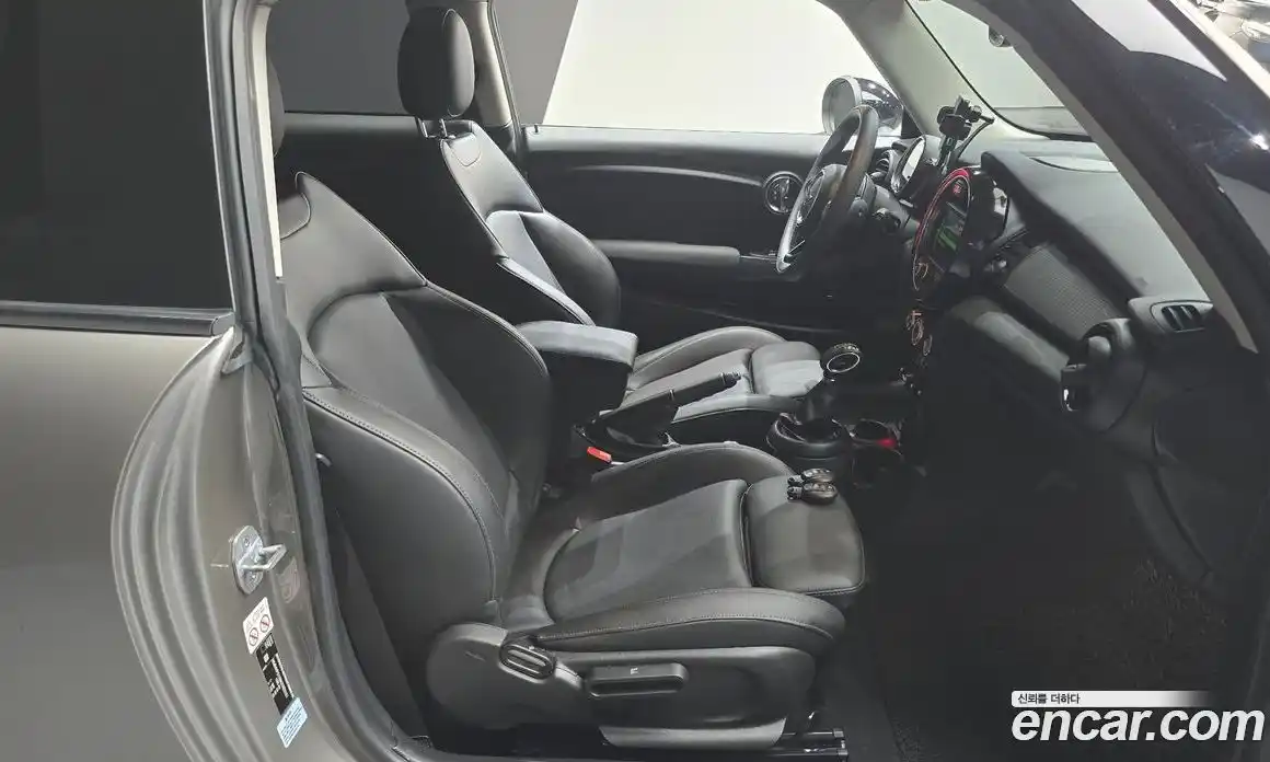 Mini Cooper 2019 1.5 Автомат в Москве № 316861, фото 10