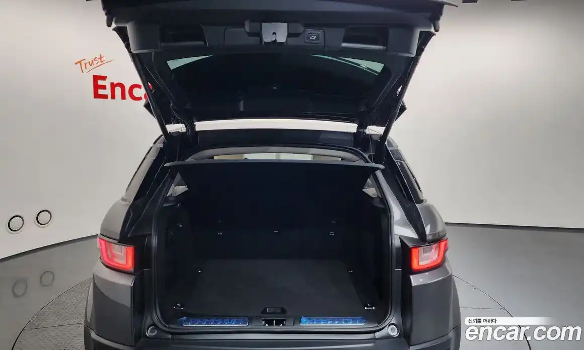 Land Rover Range-Rover Evoque 2017 2.0 Автомат в Москве № 416323, фото 20