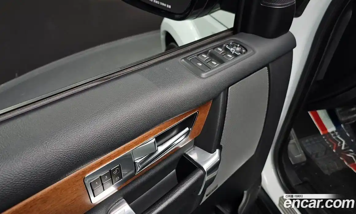 Land Rover Discovery 2016 3.0 Автомат в Москве № 431360, фото 17