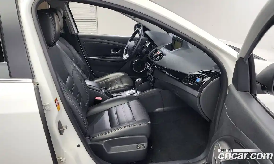 Renault SM3 2016 1.6 Автомат в Москве № 463078, фото 12