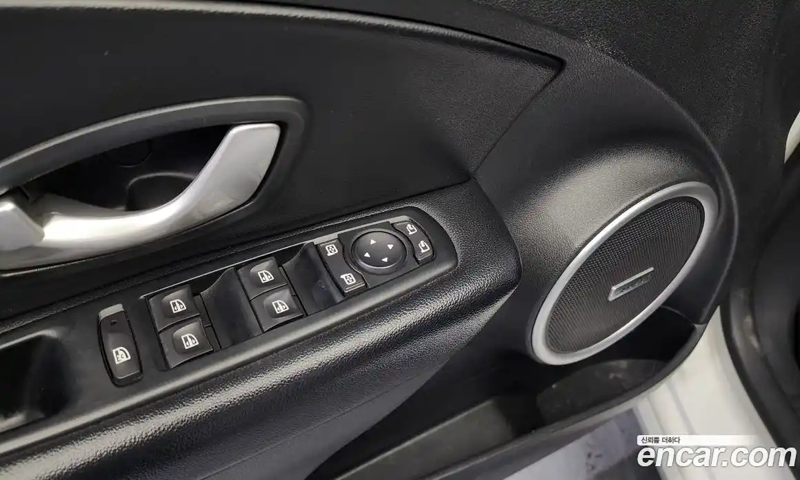 Renault SM3 2016 1.6 Автомат в Москве № 463078, фото 13