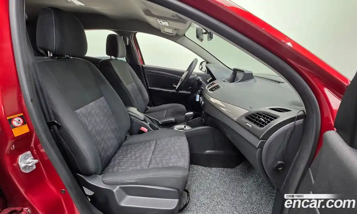 Renault SM3 2015 1.6 Автомат в Москве № 106496, фото 15