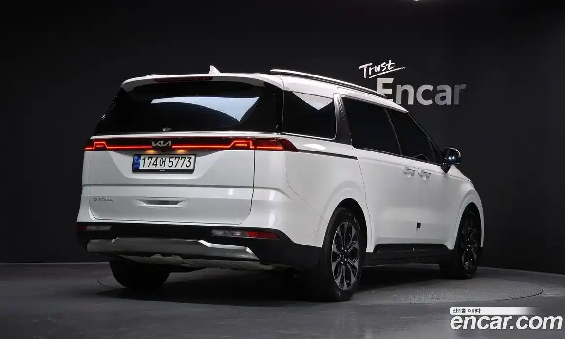 Kia Canival 2023 2.2 Автомат в Москве № 134270, фото 17