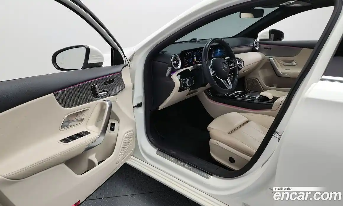 Mercedes-Benz A-Class 2021 2.0 Автомат в Москве № 135099, фото 17