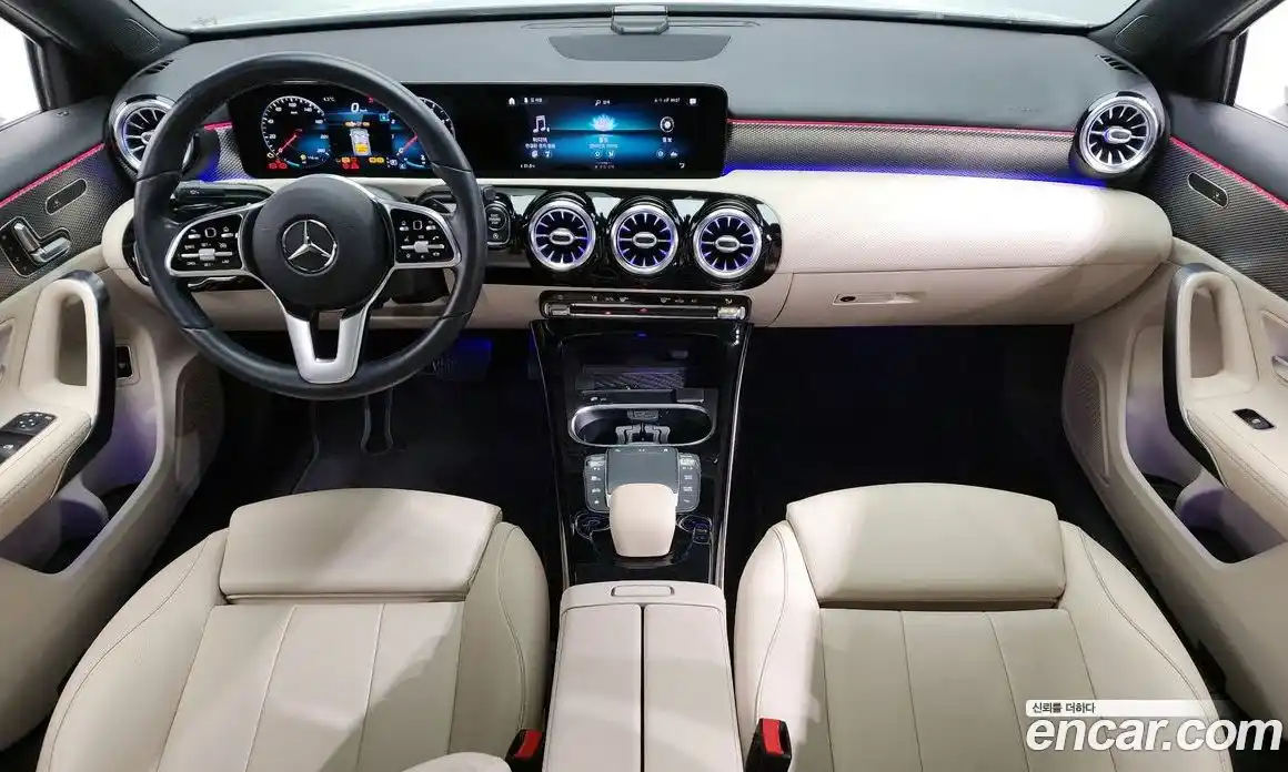 Mercedes-Benz A-Class 2021 2.0 Автомат в Москве № 135099, фото 3