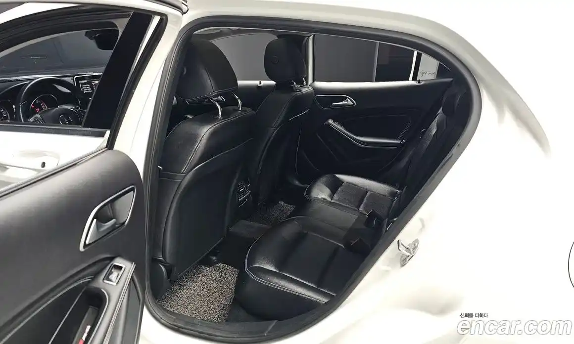 Mercedes-Benz GLA-Class 2019 2.0 Автомат в Москве № 143372, фото 13