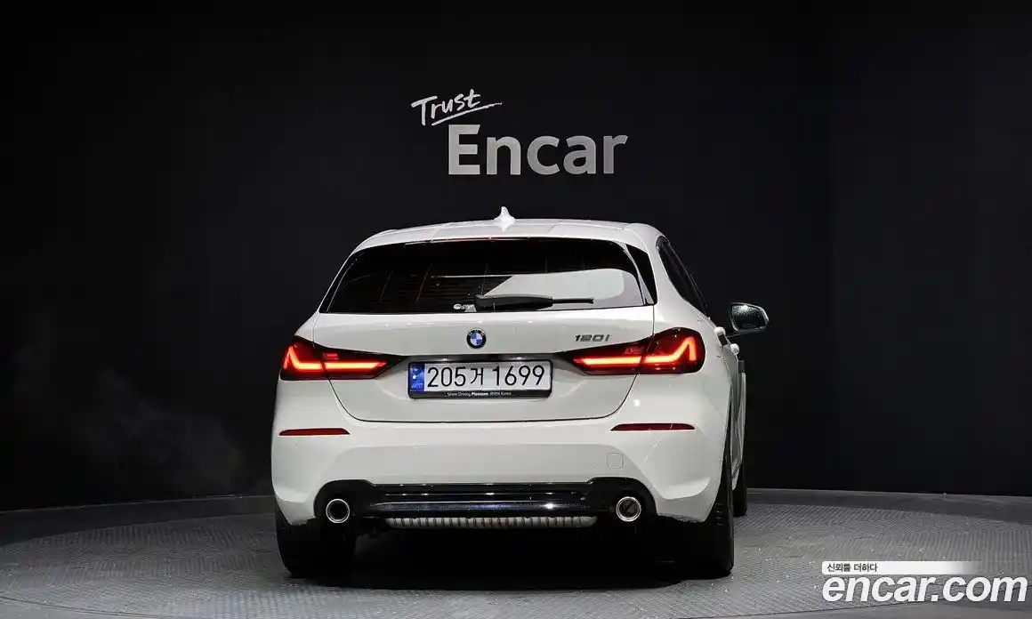 BMW 1-Series 2024 2.0 Автомат в Москве № 153915, фото 1