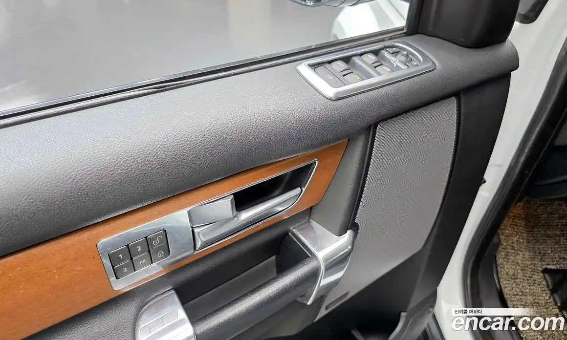 Land Rover Discovery 2015 3.0 Автомат в Москве № 166472, фото 14