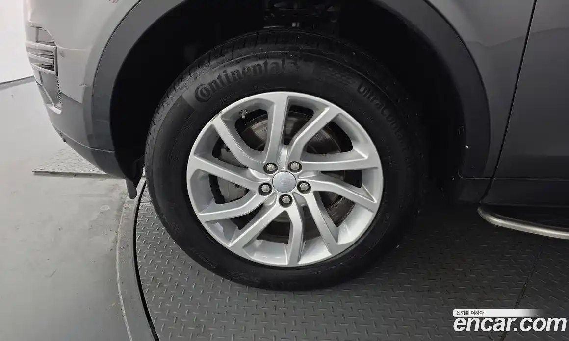 Land Rover Discovery Sport 2017 2.0 Автомат в Москве № 166636, фото 12