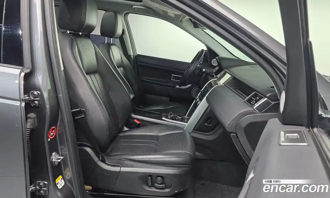 Land Rover Discovery Sport 2017 2.0 Автомат в Москве № 166636, фото 17