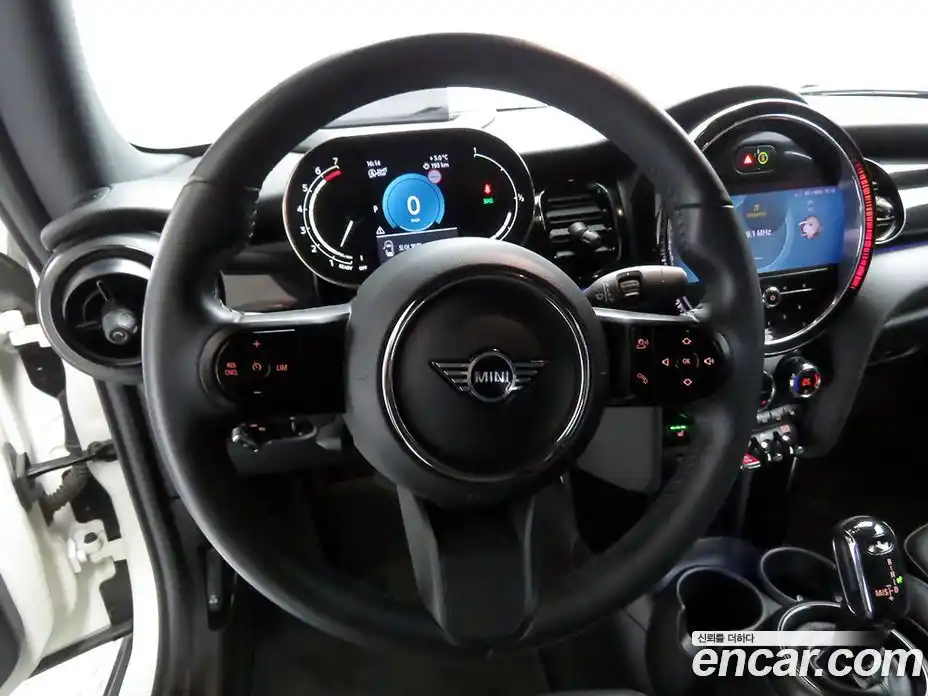 Mini Cooper Convertible 2022 1.5 Автомат в Москве № 167422, фото 8