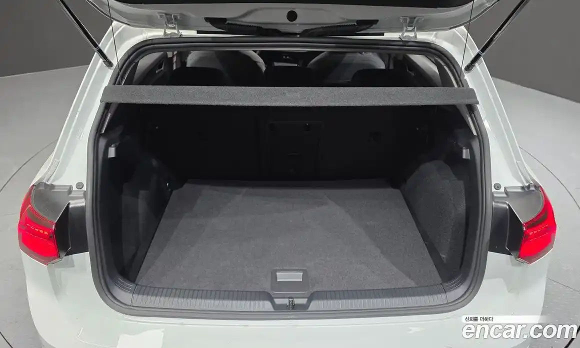 Volkswagen Golf 2024 2.0 Автомат в Москве № 168480, фото 18