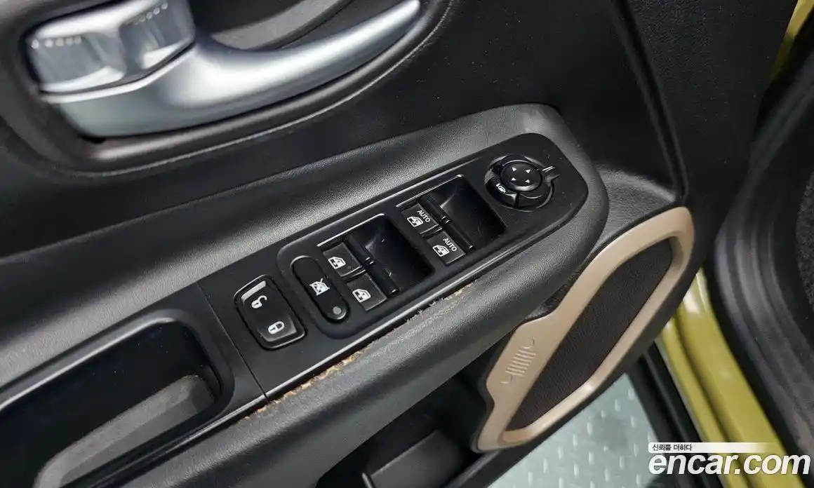 Jeep Renegade 2015 2.0 Автомат в Москве № 169842, фото 18