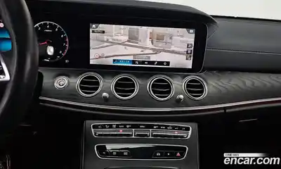 Mercedes-Benz E-Class 2023 2.0 Автомат в Москве № 178908, миниатюра 2