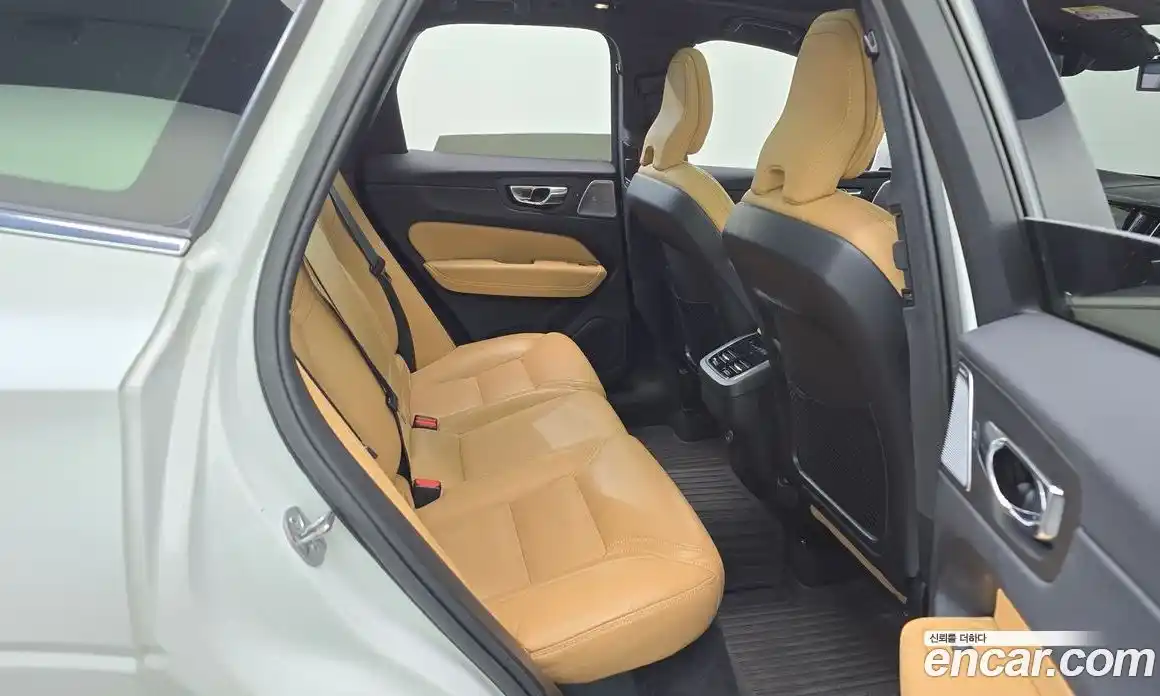 Volvo XC60 2022 2.0 Автомат в Москве № 196921, фото 16