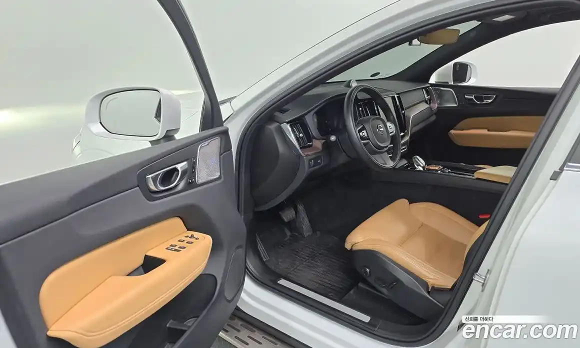 Volvo XC60 2022 2.0 Автомат в Москве № 196921, фото 8