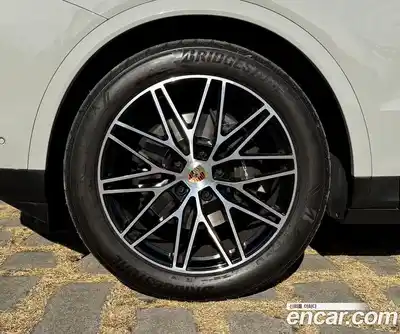Porsche Cayenne 2024 3.0 Автомат в Москве № 197876, миниатюра 5