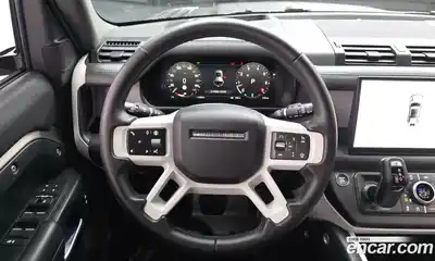 Land Rover Defender, 2025