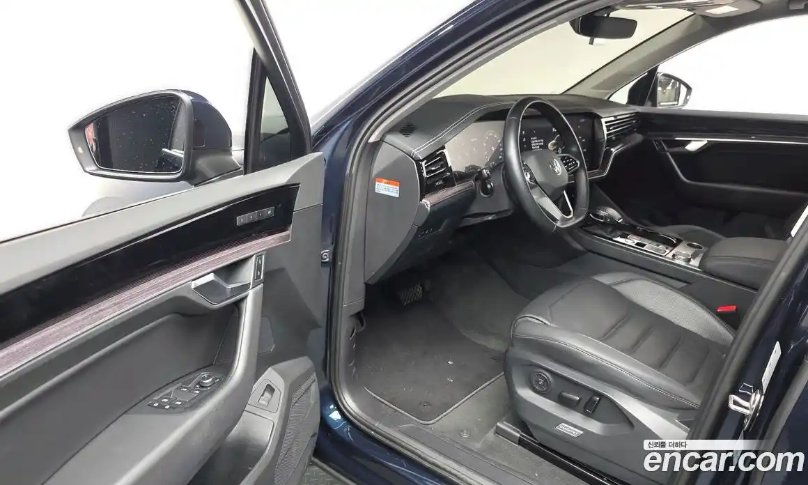 Volkswagen Touareg 2023 3.0 Автомат в Москве № 199067, фото 10