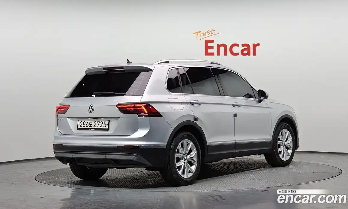 Volkswagen Tiguan 2020 2.0 Автомат в Москве № 199237, фото 3