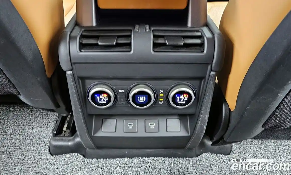 Land Rover Defender 2023 3.0 Автомат в Москве № 213575, фото 18