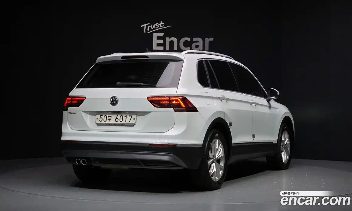 Volkswagen Tiguan 2018 2.0 Автомат в Москве № 215262, фото 12