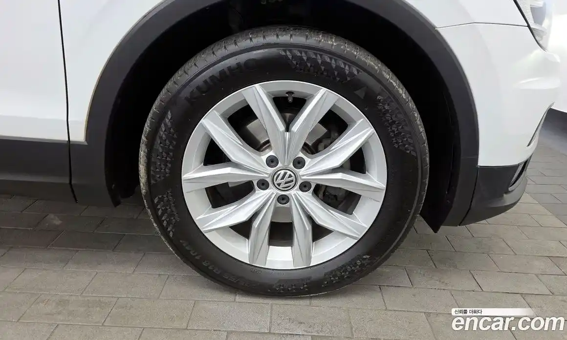 Volkswagen Tiguan 2018 2.0 Автомат в Москве № 215262, фото 13