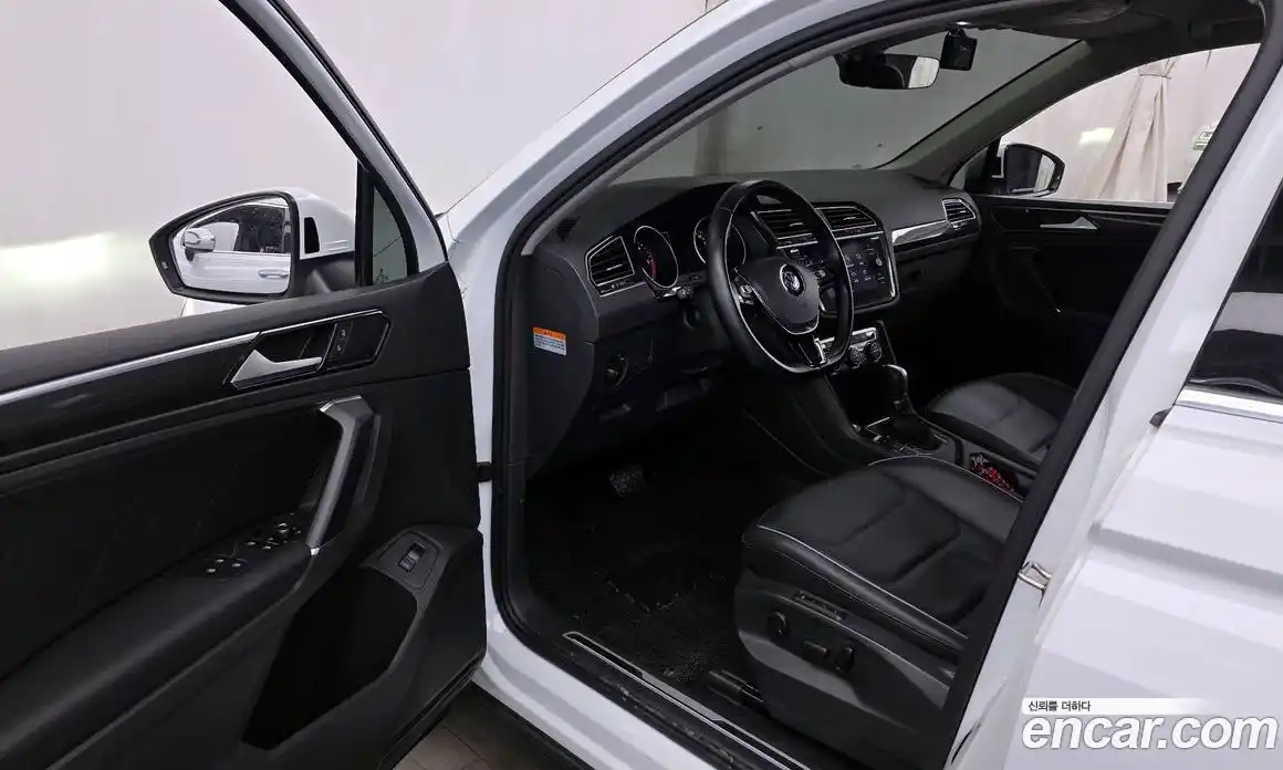 Volkswagen Tiguan 2018 2.0 Автомат в Москве № 215262, фото 19